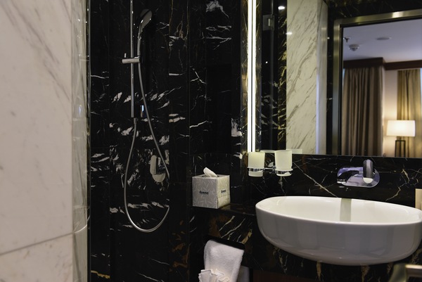 APT MS Douro Serenity Junior Suite 2.jpg